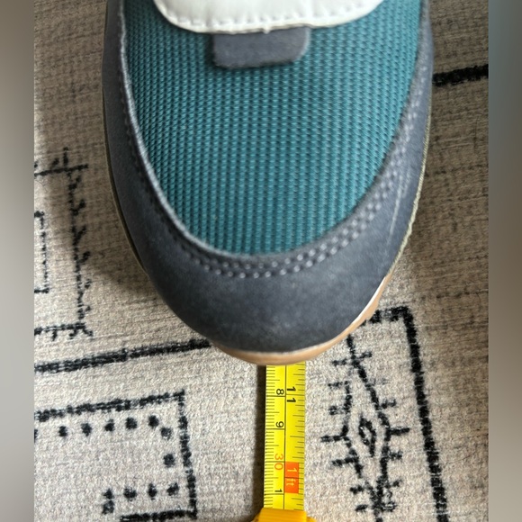 NWOT Universal Thread sneakers sz 8 - Picture 3 of 7